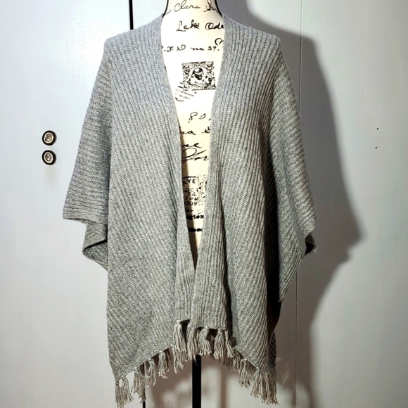 American Eagle- Womens Gray Cable Knit open Cardigan W/Fringe Neutral Size OS - Picture 1 of 6